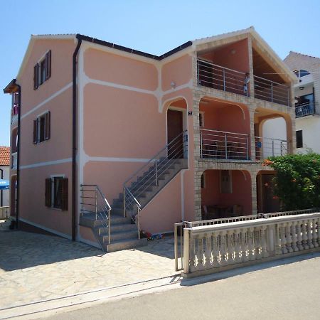 Apartmani Emily يزيرا المظهر الخارجي الصورة