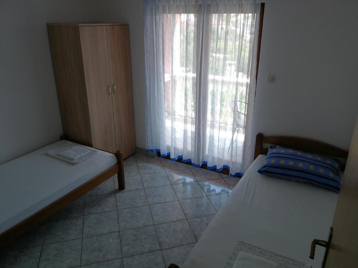 Apartmani Emily يزيرا المظهر الخارجي الصورة