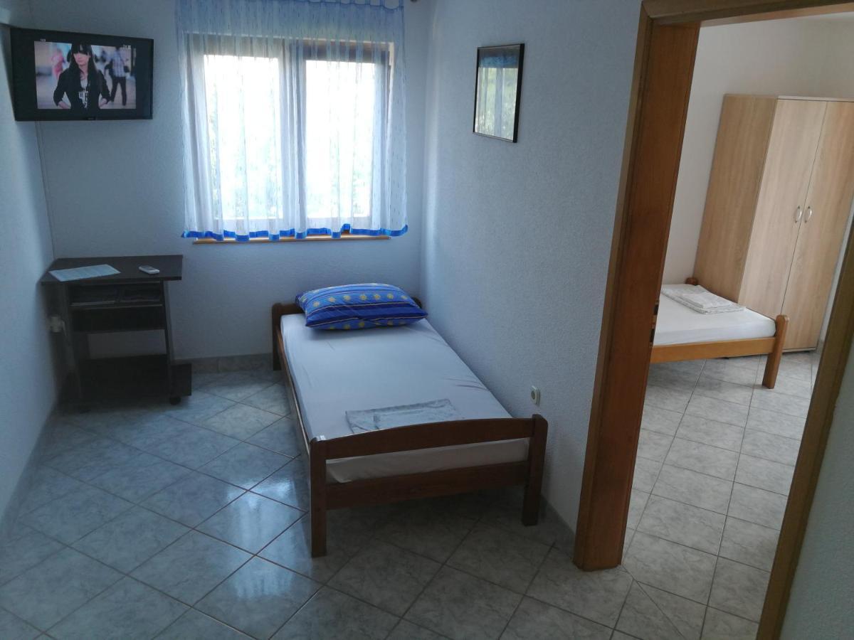 Apartmani Emily يزيرا المظهر الخارجي الصورة